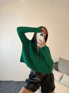 A wholesale clothing model wears 29494 - Sweater - Green, Turkish wholesale Sweater of Fame