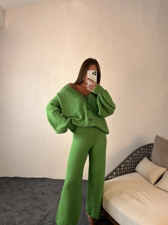 Een kledingmodel uit de groothandel draagt 29632 - Suit - Light Green, Turkse groothandel Pak van Fame