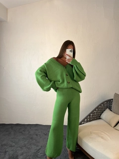 Ein Bekleidungsmodell aus dem Großhandel trägt 29632 - Suit - Light Green, türkischer Großhandel Anzug von Fame