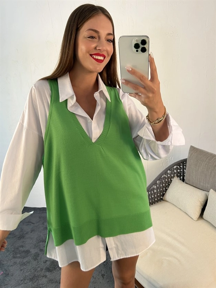 A wholesale clothing model wears 29771 - Sweater - Light Green, Turkish wholesale Sweater of Fame