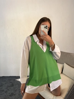 Ένα μοντέλο χονδρικής πώλησης ρούχων φοράει 29771 - Sweater - Light Green, τούρκικο Πουλόβερ χονδρικής πώλησης από Fame