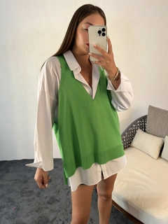 Ένα μοντέλο χονδρικής πώλησης ρούχων φοράει 29771 - Sweater - Light Green, τούρκικο Πουλόβερ χονδρικής πώλησης από Fame