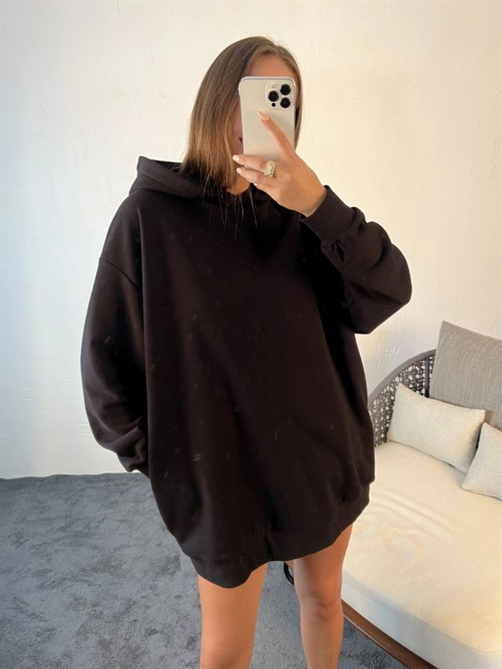 Ein Bekleidungsmodell aus dem Großhandel trägt 29290 - Sweatshirt - Black, türkischer Großhandel Kapuzenpulli von Fame