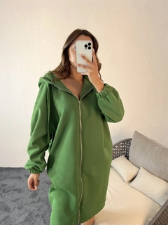 A wholesale clothing model wears 29307 - Sweatshirt - Green, Turkish wholesale Sweatshirt of Fame