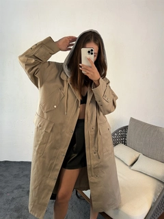 A wholesale clothing model wears 29362 - Trenchcoat - Mink, Turkish wholesale Trenchcoat of Fame