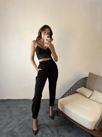 A model wears 29365 - Sweatpants - Black, wholesale Sweatpants of Fame to display at Lonca