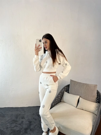 A model wears 32048 - Tracksuit - Ecru, wholesale Tracksuit of Fame to display at Lonca