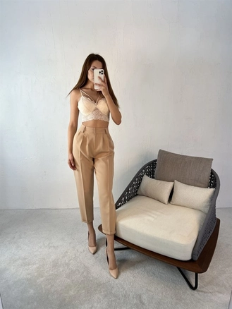 A model wears 42417 - Trousers - Mink, wholesale undefined of Fame to display at Lonca