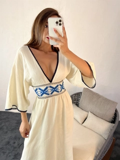 Модел на дрехи на едро носи 42566 - Dress - Cream, турски едро рокля на Fame