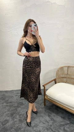 A wholesale clothing model wears 42614 - Skirt - Brown, Turkish wholesale Skirt of Fame