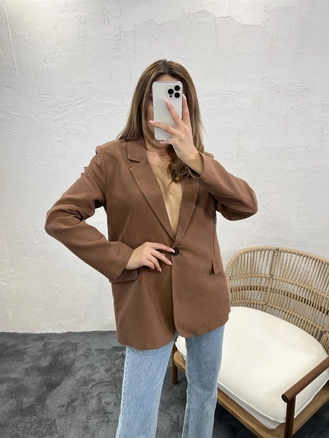 A model wears 45466 - Jacket - Brown, wholesale undefined of Fame to display at Lonca