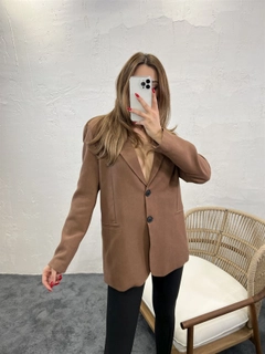 A wholesale clothing model wears 45484 - Jacket - Brown, Turkish wholesale Jacket of Fame