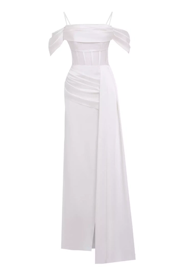 Una modelo de ropa al por mayor lleva  Vestido Largo Sin Mangas De Satén Blanco
, Vestido turco al por mayor de Fervente