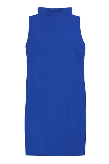 Ein Bekleidungsmodell aus dem Großhandel trägt  Blaues Ärmelloses Minikleid Aus Crêpe
, türkischer Großhandel Kleid von Fervente