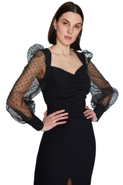 A wholesale clothing model wears frv12318-black-crepe-long-sleeve-midi-dress, Turkish wholesale Dress of Fervente