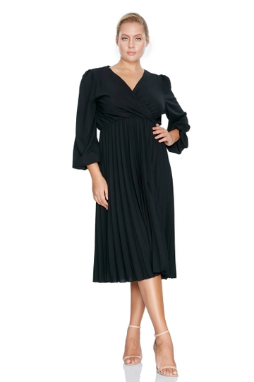 A wholesale clothing model wears  Plus Size Crepe Long Sleeve Midi Dress
, Turkish wholesale Dress of Fervente