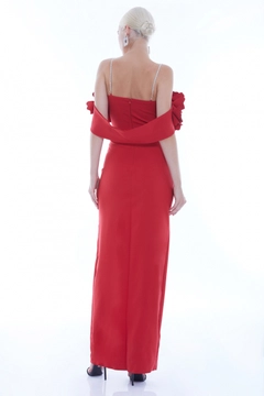 Ein Bekleidungsmodell aus dem Großhandel trägt FRV10088 - Crepe Sleeveless Uzun Dress, türkischer Großhandel Kleid von Fervente