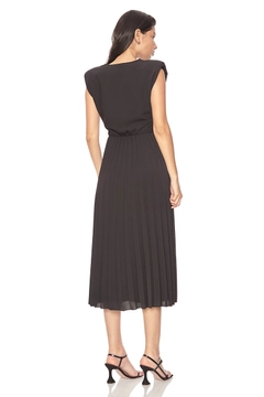 A wholesale clothing model wears FRV10114 - Crepe Sleeveless Mini Dress, Turkish wholesale Dress of Fervente