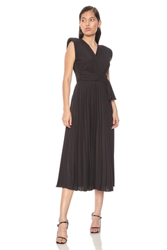 Una modelo de ropa al por mayor lleva FRV10114 - Crepe Sleeveless Mini Dress, Vestido turco al por mayor de Fervente