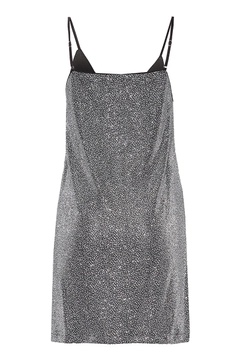 Bir model, Fervente toptan giyim markasının FRV10252 - Mini Dress - Silver toptan Elbise ürününü sergiliyor.