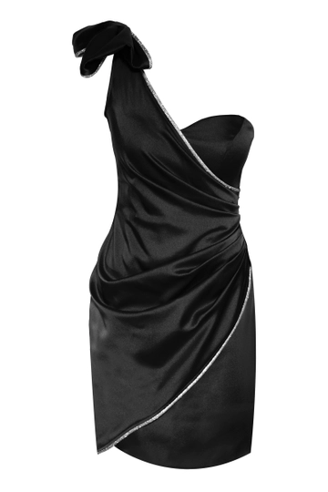 Bir model, Fervente toptan giyim markasının  Siyah Saten Tek Kol Mini Elbise
 toptan Elbise ürününü sergiliyor.