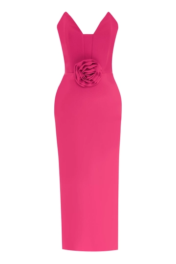 Ein Bekleidungsmodell aus dem Großhandel trägt  Ärmelloses Maxikleid Aus Fuchsiafarbenem Krepp
, türkischer Großhandel Kleid von Fervente