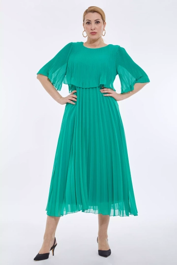 A wholesale clothing model wears  Plus Size Chiffon Short Sleeve Midi Dress - Green
, Turkish wholesale Dress of Fervente