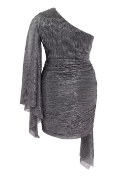 A wholesale clothing model wears frv12093-black-silver-plus-size-moonlight-single-sleeve-mini-dress, Turkish wholesale Dress of Fervente