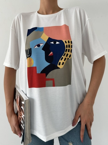 A wholesale clothing model wears  Printed Basic T-shirt
, Turkish wholesale Tshirt of Fiori