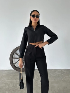 A wholesale clothing model wears fio10351-long-sleeve-zippered-poplin-women's-shirt, Turkish wholesale Crop Top of Fiori