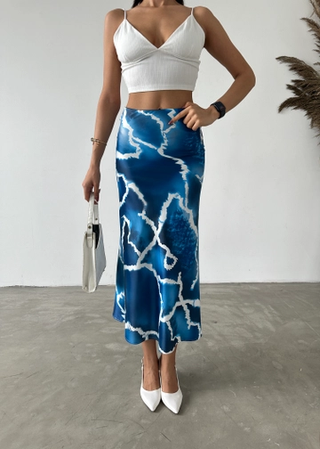 A wholesale clothing model wears  Maxi Length Satin Skirt
, Turkish wholesale Skirt of Fiori
