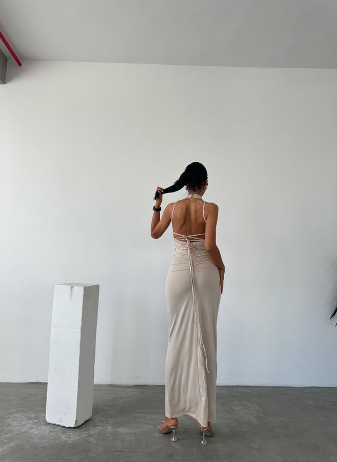 Fiori Vestido Arena Fruncido Escote Halter Con Detalle De Encaje En La Espalda Ropa al por mayor Sin tela