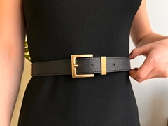 A wholesale clothing model wears fio10242-square-buckle-bridge-women's-belt, Turkish wholesale Belt of Fiori