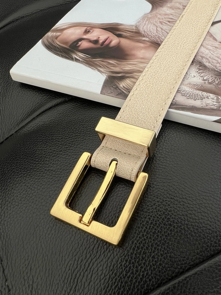A wholesale clothing model wears fio10245-square-buckle-bridge-women's-belt, Turkish wholesale Belt of Fiori