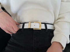 A wholesale clothing model wears fio10246-square-buckle-bridge-women's-belt, Turkish wholesale Belt of Fiori