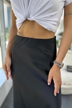 A wholesale clothing model wears fio10267-luxury-quality-satin-skirt, Turkish wholesale Skirt of Fiori