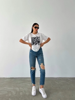 A wholesale clothing model wears fio10290-printed-basic, Turkish wholesale Tshirt of Fiori