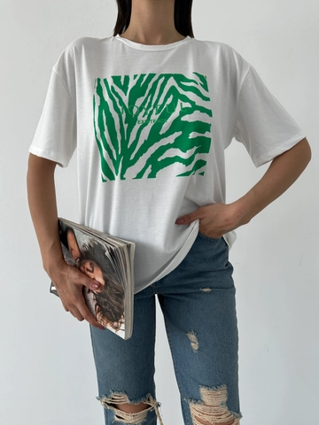 Een kledingmodel uit de groothandel draagt  Bedrukt Basis-T-shirt
, Turkse groothandel T-shirt van Fiori