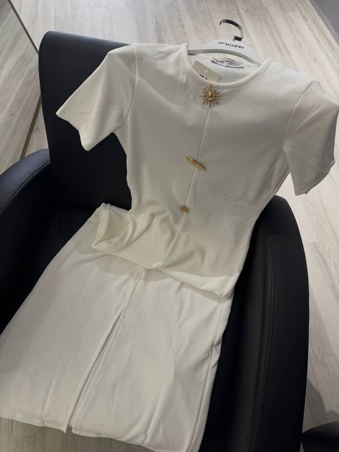 Fiori Drapiertes Sonnenaccessoire Kleid Mit Halben Ärmeln Und Seitenschlitz Großhandelskleidung Lässig