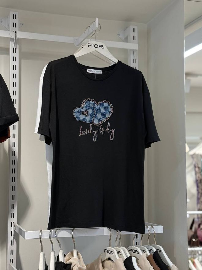 Fiori T Shirt Mit Herz Print Großhandelskleidung Lässig
