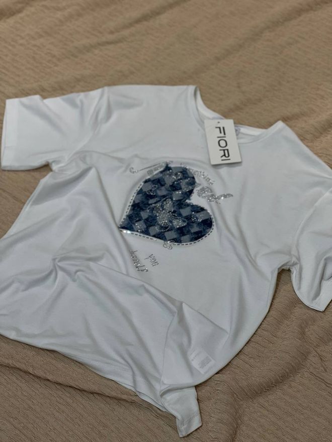 Fiori T Shirt Mit Herz Print Großhandelskleidung Lässig