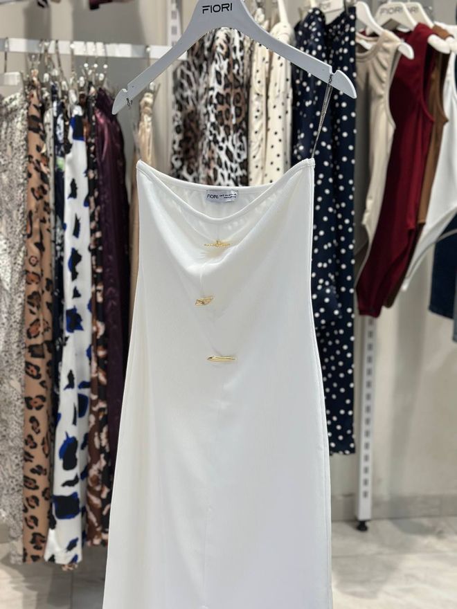 Fiori Balta Eleganti Suknelė Be Rankovių Su Atviru Pečių Iškirpimu Tipo Slip Midi Ilgio Su „Cap Sleeve“ Didmeninė prekyba drabužiais Apvali