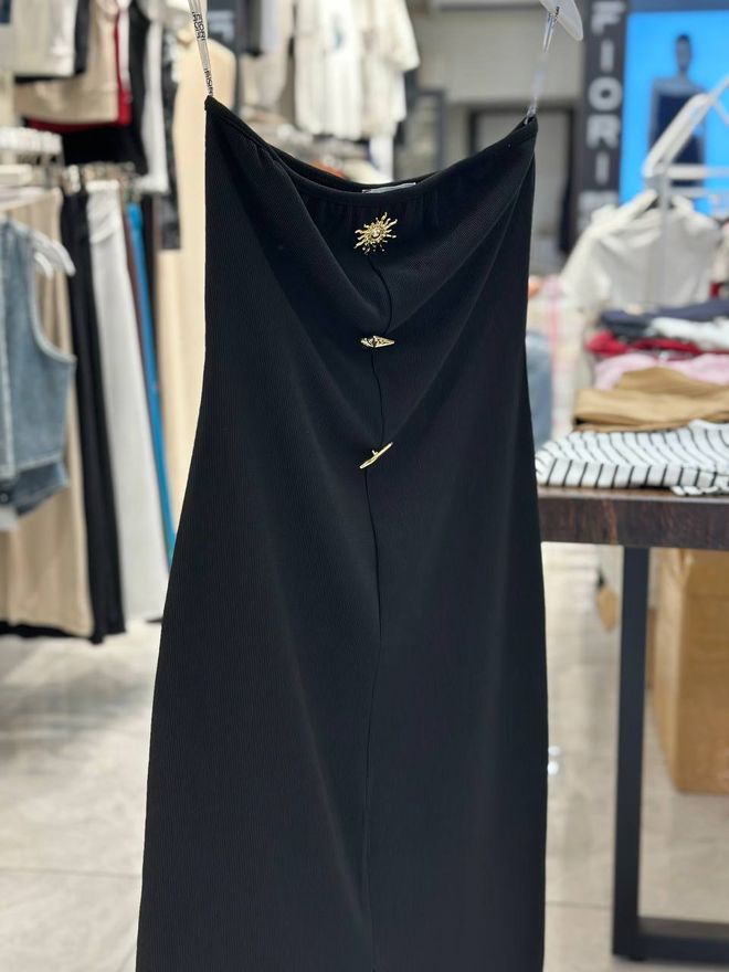 Fiori Μαύρο Κομψό Φόρεμα Slip Με Ντραπέ Λαιμόκοψη Χονδρικό εμπόριο ενδυμάτων Casual