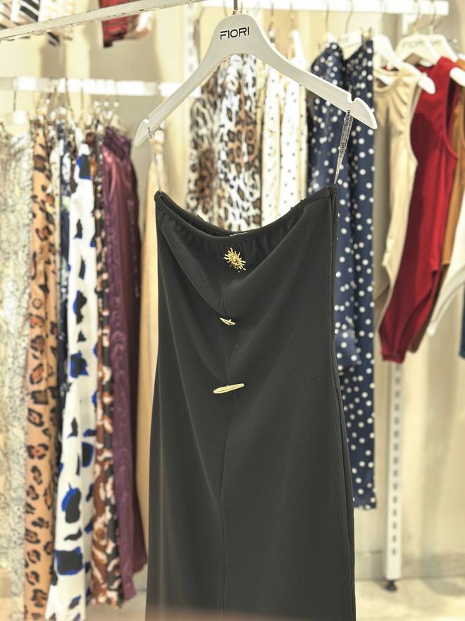 Fiori Елегантна Црна Слип Хаљина Са Цовл Изрезом Велепродаја одеће 1