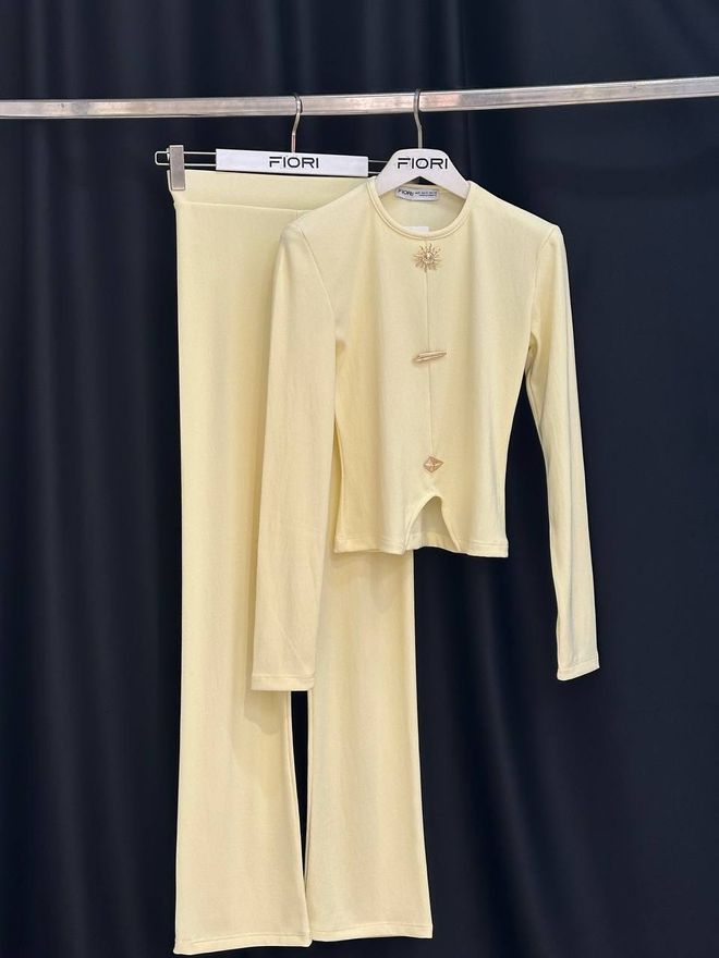 Fiori Αθλητική Φόρμα Μπεζ Με Casual Αθλητικό Και Κομψό Στυλ Χονδρικό εμπόριο ενδυμάτων 1