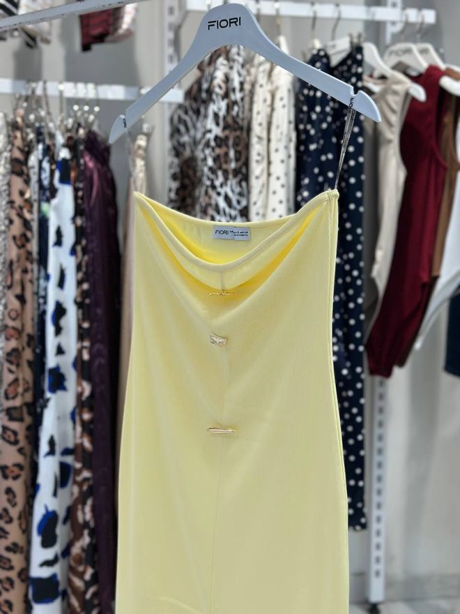 Fiori فستان أصفر أنيق وجنسي على شكل سليب برقبة القلنسوة ملابس بالجملة كوكتيل