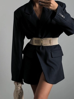 Um modelo de roupas no atacado usa FIO10017 - Elastic Twist Design Jacket Dress Shirt Belt, atacado turco Cinto de Fiori