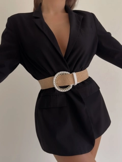 Veleprodajni model oblačil nosi FIO10018 - Elastic Straw Pants Jacket Dress Shirt Belt With Knit Buckle, turška veleprodaja Pas od Fiori