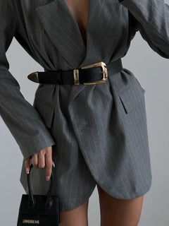 Модель оптовой продажи одежды носит FIO10025 - Cowboy Suit Buckled Shirt Jacket Trouser Belt, турецкий оптовый товар Пояс от Fiori.