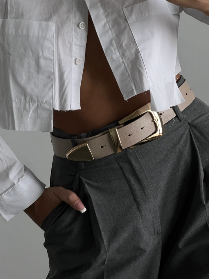 Ein Bekleidungsmodell aus dem Großhandel trägt FIO10027 - Cowboy Suit Buckled Shirt Jacket Trouser Belt, türkischer Großhandel Gürtel von Fiori